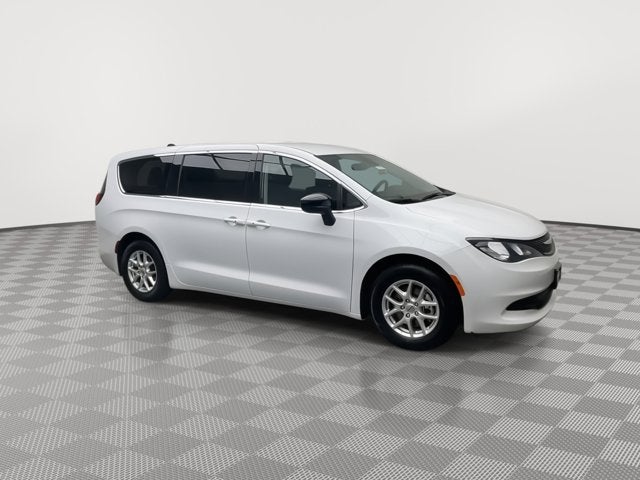 2024 Chrysler Voyager LX