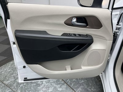 2024 Chrysler Voyager LX