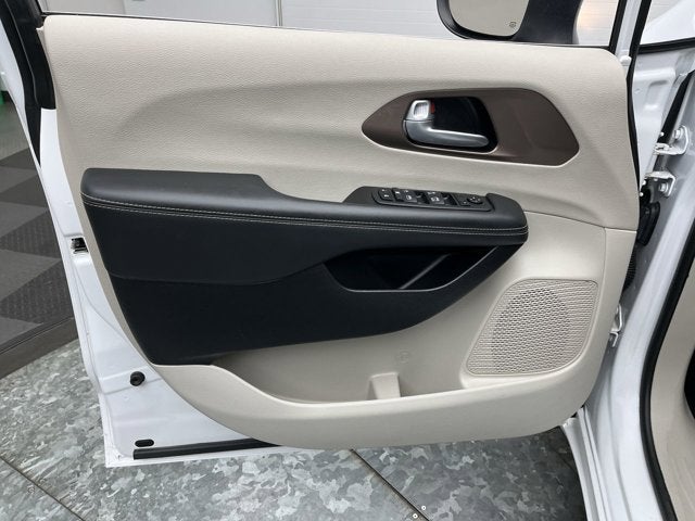 2024 Chrysler Voyager LX