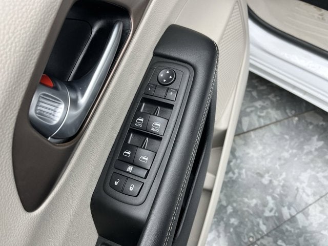 2024 Chrysler Voyager LX