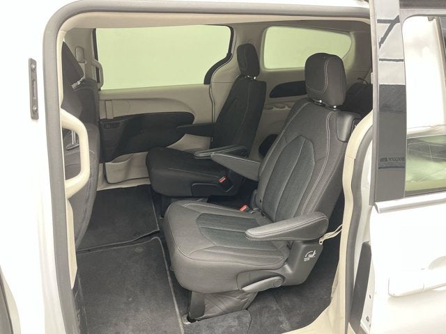 2021 Chrysler Voyager LX