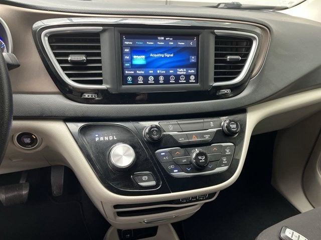 2021 Chrysler Voyager LX