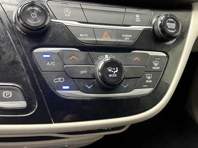 2021 Chrysler Voyager LX