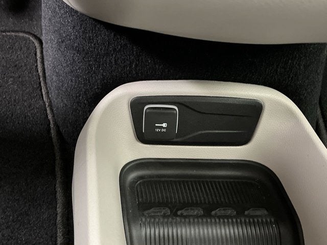 2021 Chrysler Voyager LX