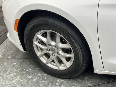 2021 Chrysler Voyager LX