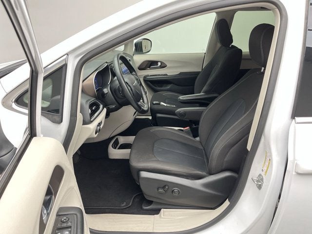 2021 Chrysler Voyager LX