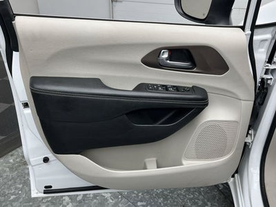 2021 Chrysler Voyager LX