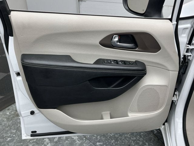 2021 Chrysler Voyager LX