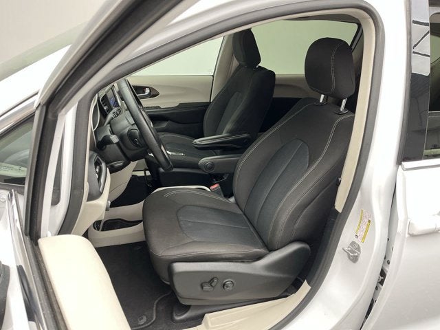 2021 Chrysler Voyager LX