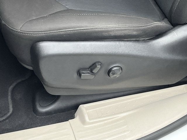 2021 Chrysler Voyager LX