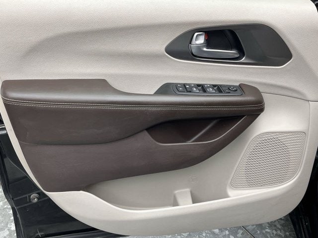 2021 Chrysler Voyager LXI