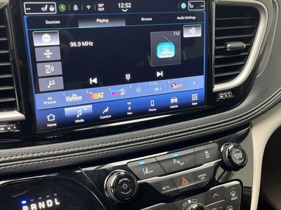 2024 Chrysler Pacifica Hybrid Select