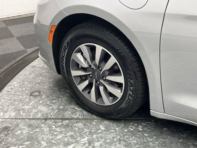2024 Chrysler Pacifica Hybrid Select