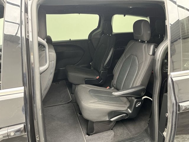 2022 Chrysler Pacifica Touring