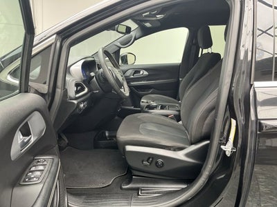 2022 Chrysler Pacifica Touring