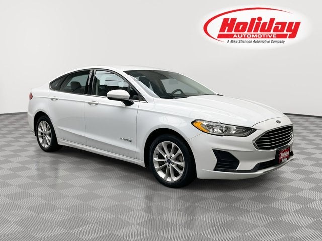 2019 Ford Fusion SE's photo