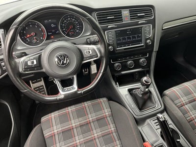 2017 Volkswagen Golf GTI SE
