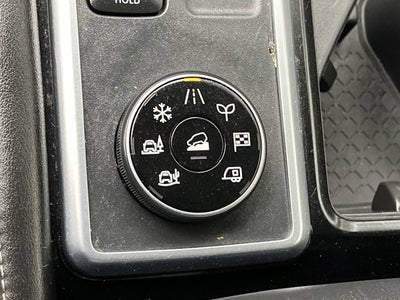 2023 Nissan Pathfinder SV