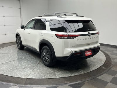 2023 Nissan Pathfinder SV