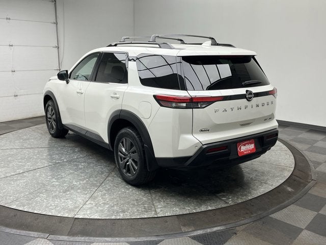 2023 Nissan Pathfinder SV