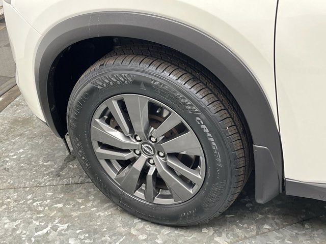 2023 Nissan Pathfinder SV