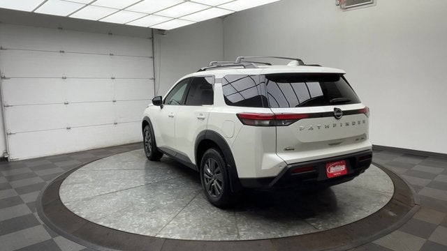2023 Nissan Pathfinder SV