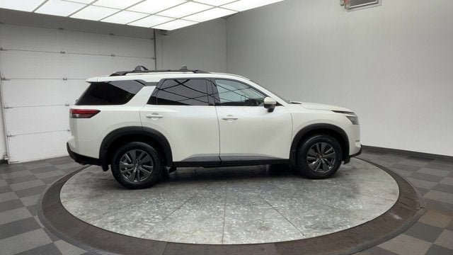 2023 Nissan Pathfinder SV