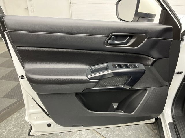 2023 Nissan Pathfinder SV