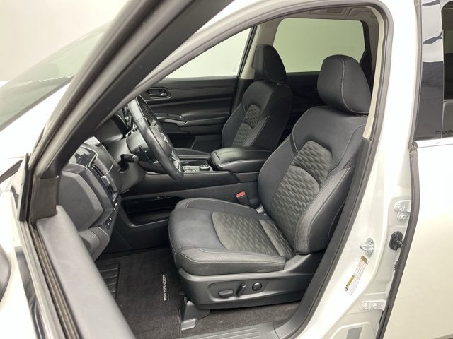 2023 Nissan Pathfinder SV