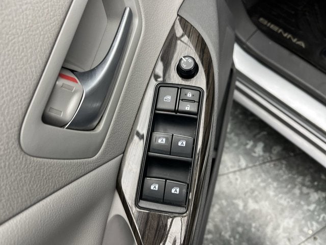 2017 Toyota Sienna XLE Premium