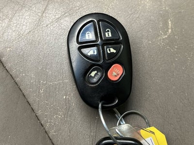 2005 Toyota Sienna XLE