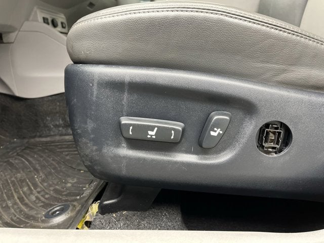 2016 Toyota Prius v Five