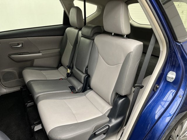2016 Toyota Prius v Five