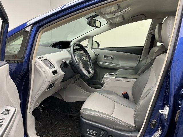 2016 Toyota Prius v Five