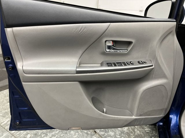 2016 Toyota Prius v Five