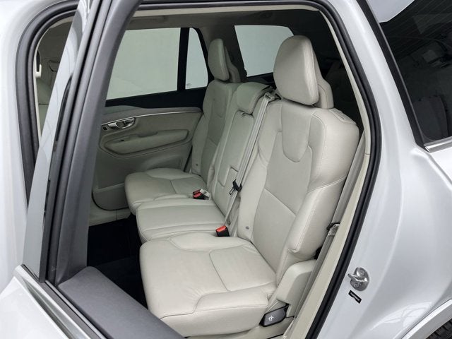 2022 Volvo XC90 Momentum
