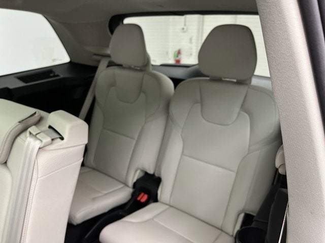 2022 Volvo XC90 Momentum
