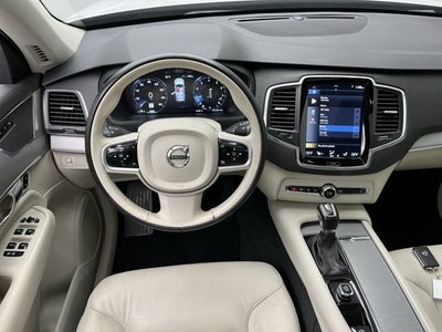 2022 Volvo XC90 Momentum