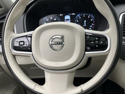 2022 Volvo XC90 Momentum