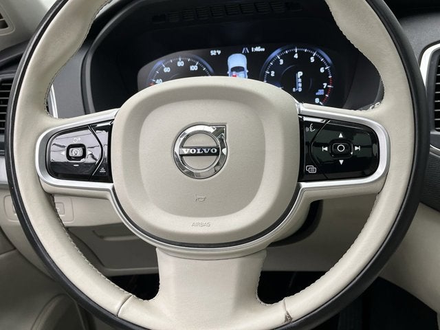 2022 Volvo XC90 Momentum