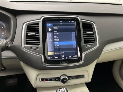 2022 Volvo XC90 Momentum