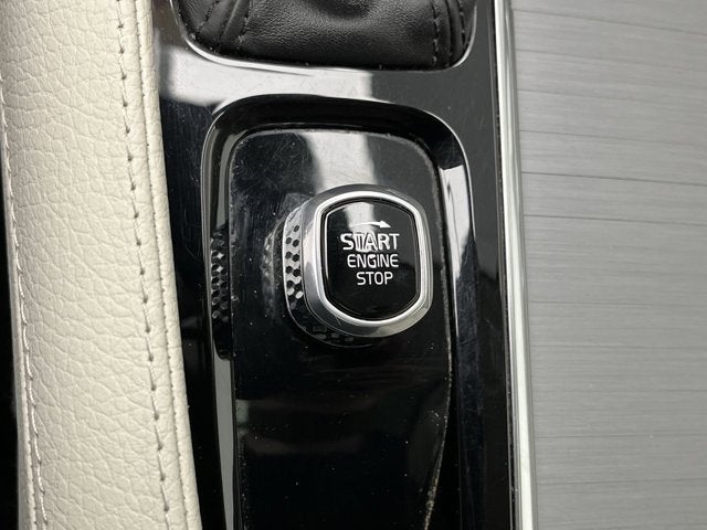 2022 Volvo XC90 Momentum