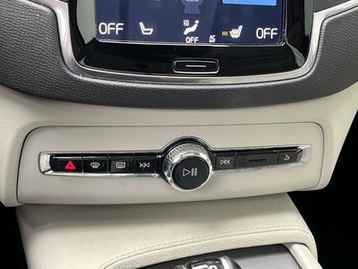 2022 Volvo XC90 Momentum