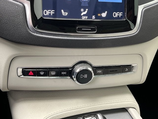 2022 Volvo XC90 Momentum