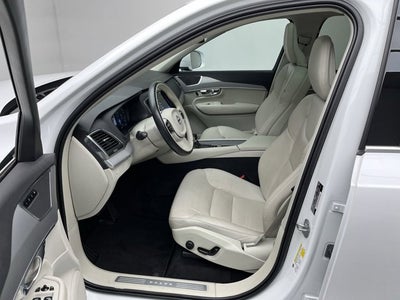 2022 Volvo XC90 Momentum