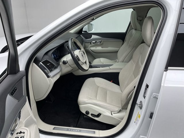 2022 Volvo XC90 Momentum