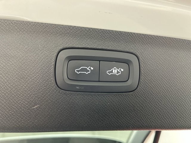 2022 Volvo XC90 Momentum