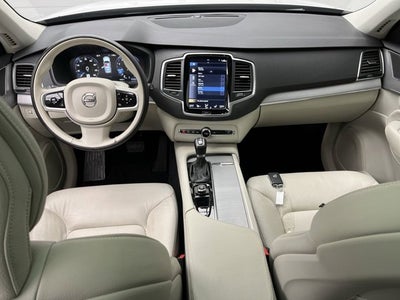 2022 Volvo XC90 Momentum
