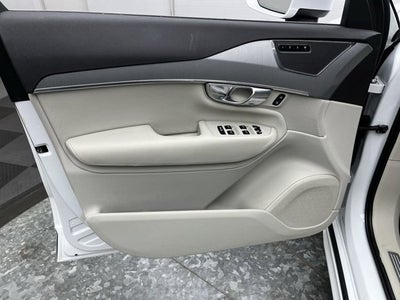 2022 Volvo XC90 Momentum
