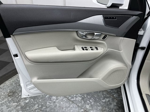 2022 Volvo XC90 Momentum